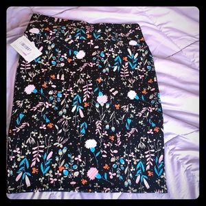 Cassie NWT black floral skirt